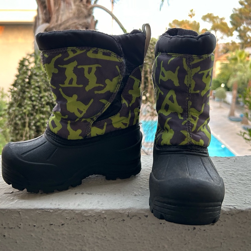 Snow boots.